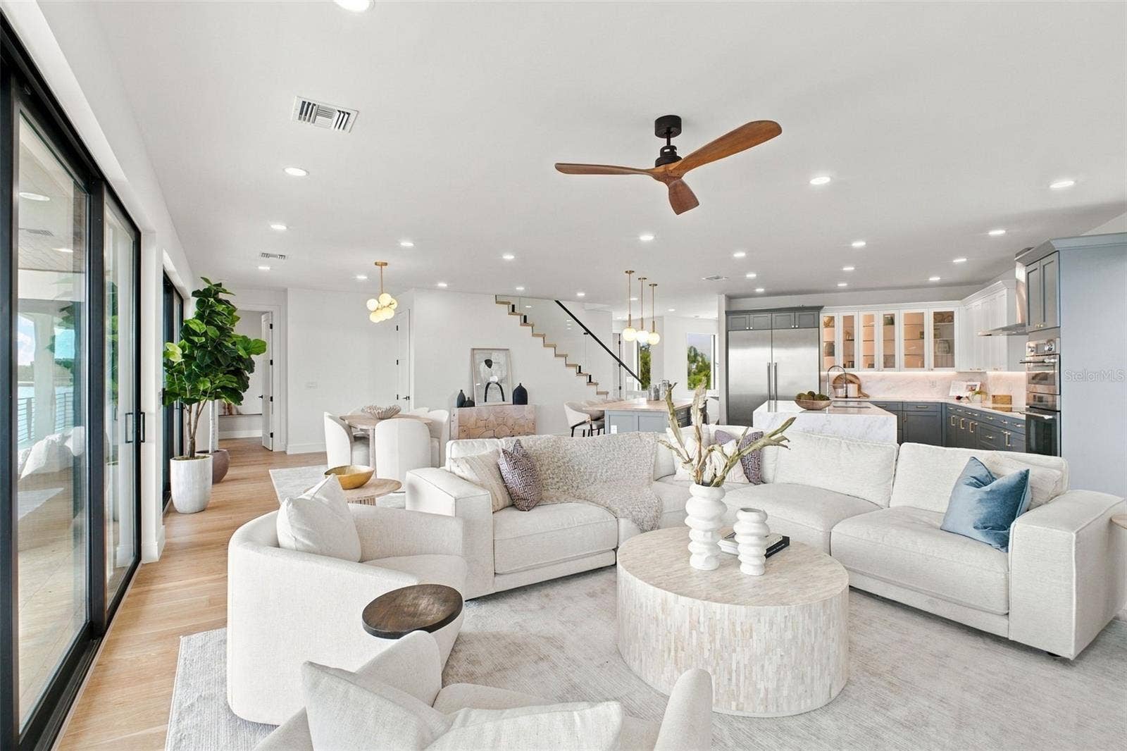 7176 S SHORE DRIVE S, South Pasadena, FL 33707
