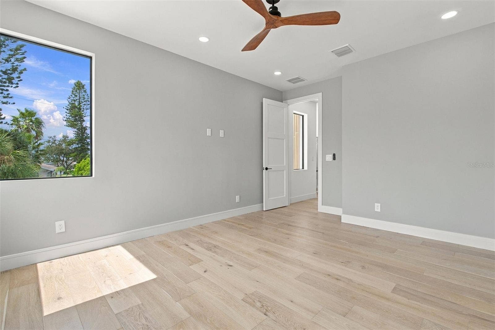 7176 S SHORE DRIVE S, South Pasadena, FL 33707