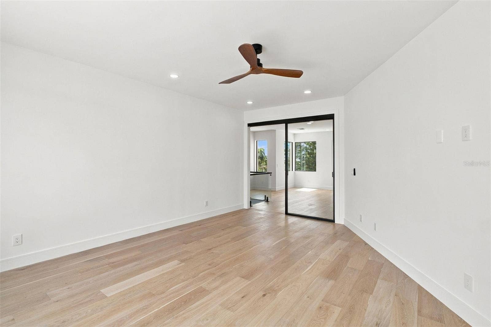 7176 S SHORE DRIVE S, South Pasadena, FL 33707