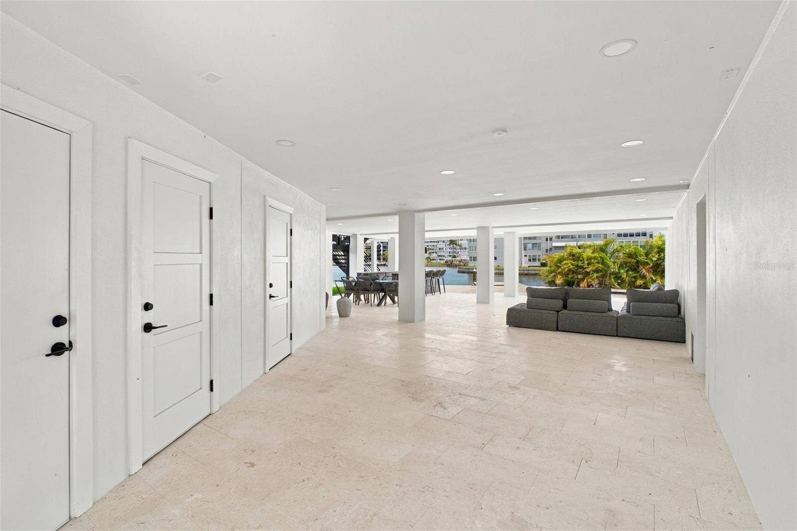 7176 S SHORE DRIVE S, South Pasadena, FL 33707