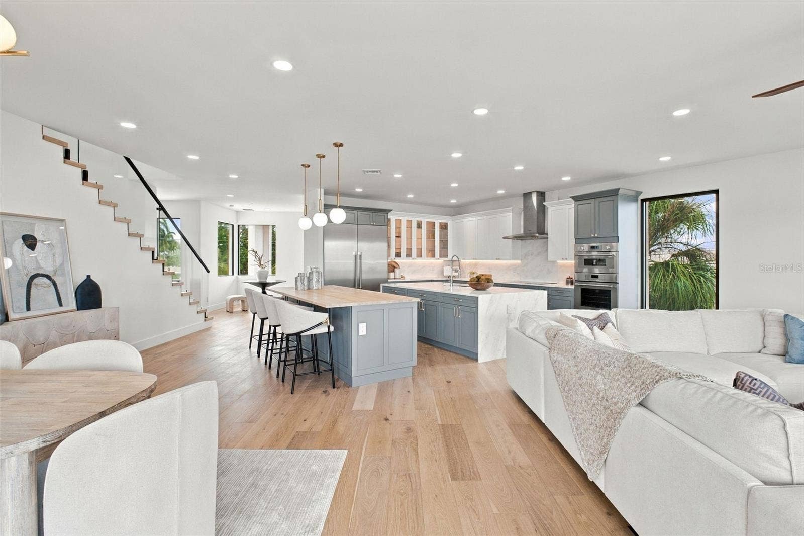 7176 S SHORE DRIVE S, South Pasadena, FL 33707