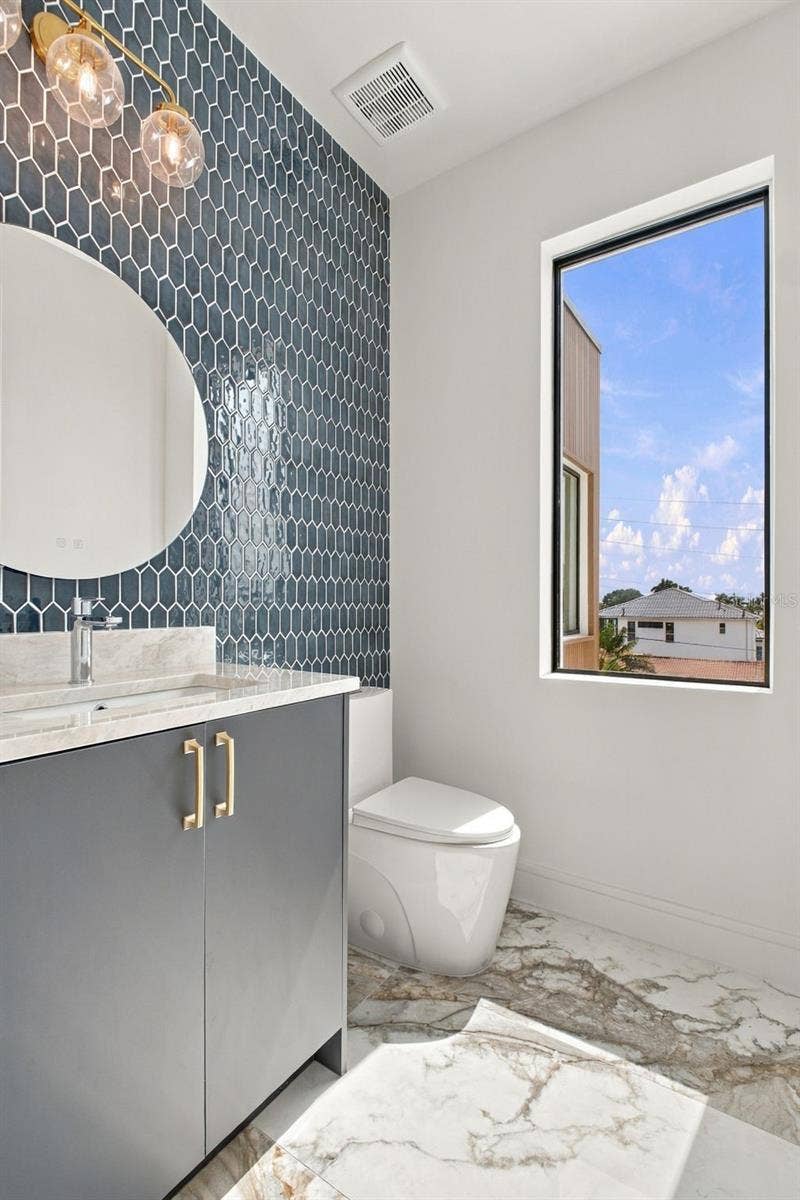 7176 S SHORE DRIVE S, South Pasadena, FL 33707