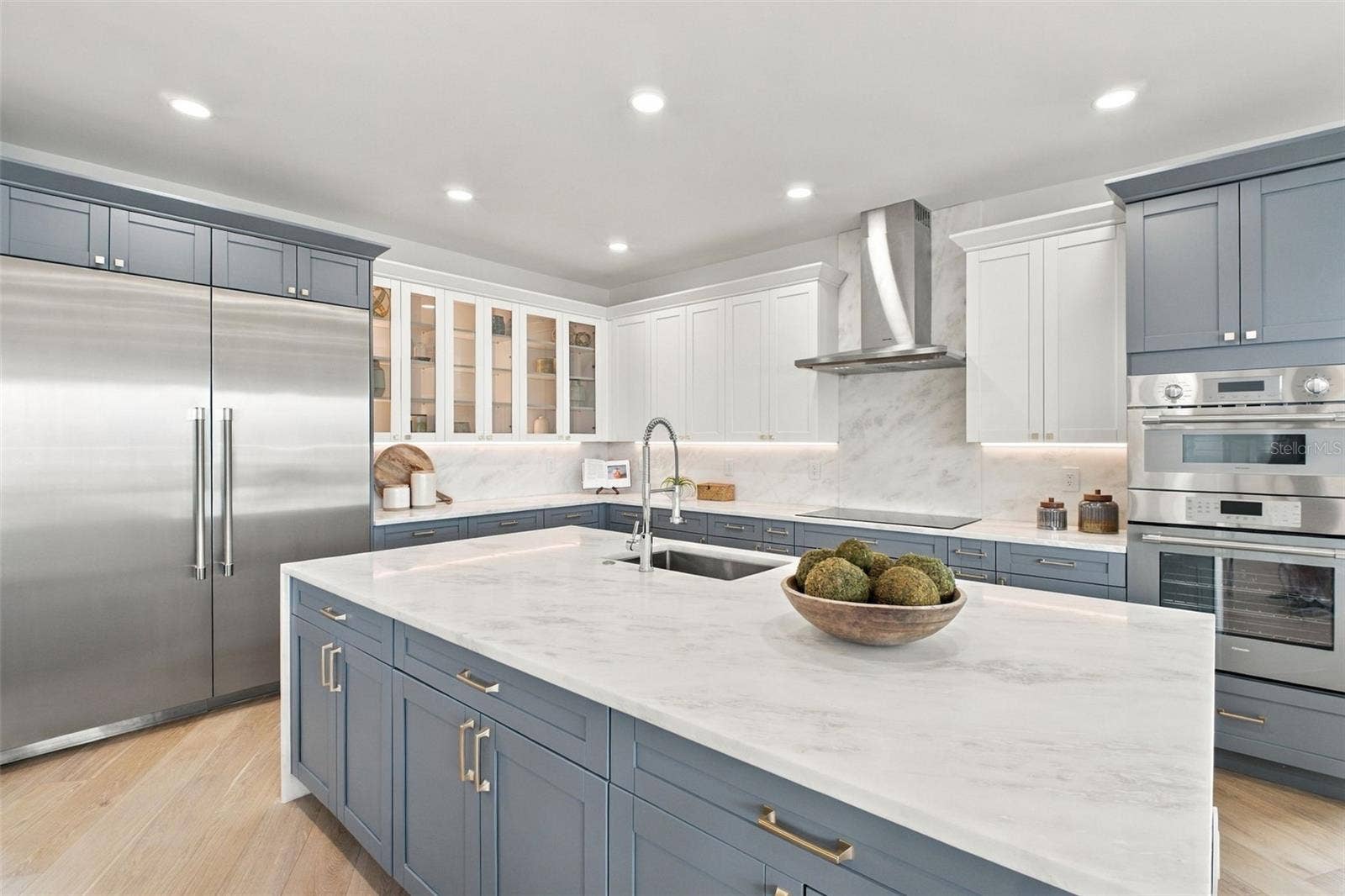 7176 S SHORE DRIVE S, South Pasadena, FL 33707