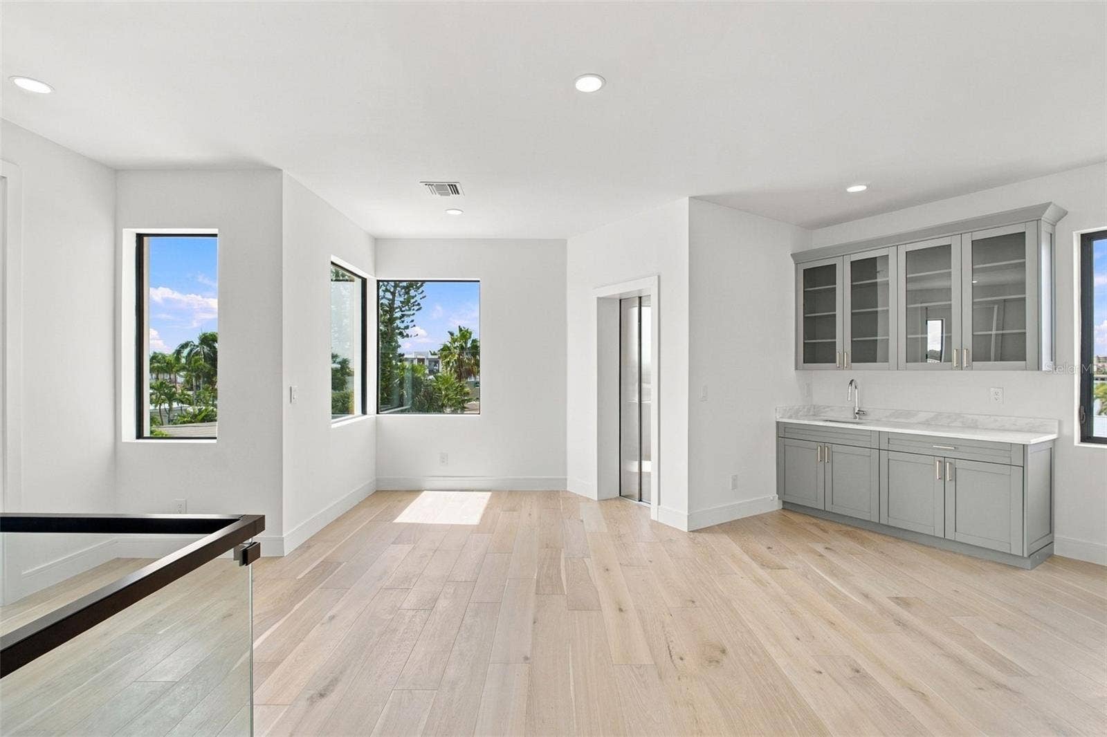 7176 S SHORE DRIVE S, South Pasadena, FL 33707