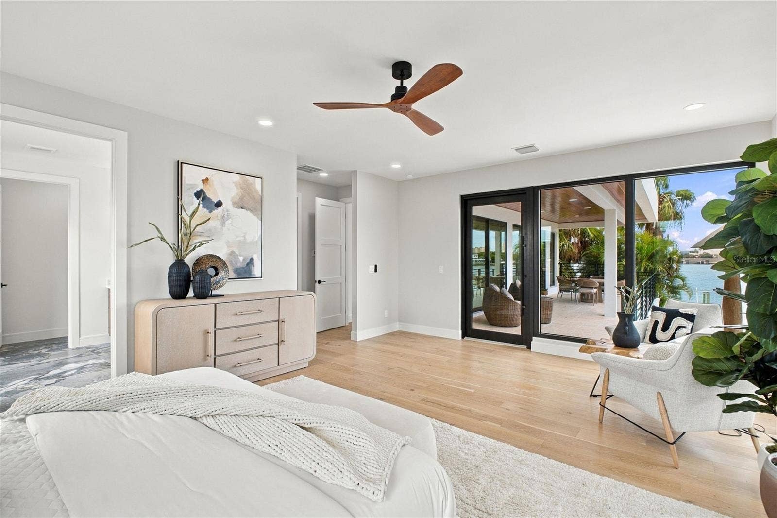 7176 S SHORE DRIVE S, South Pasadena, FL 33707