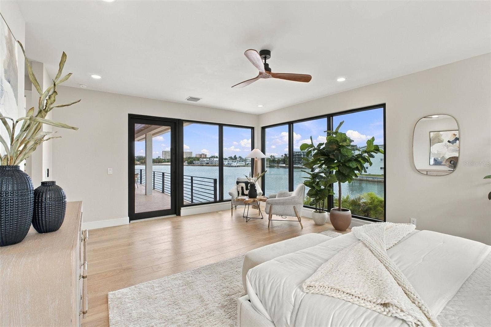 7176 S SHORE DRIVE S, South Pasadena, FL 33707