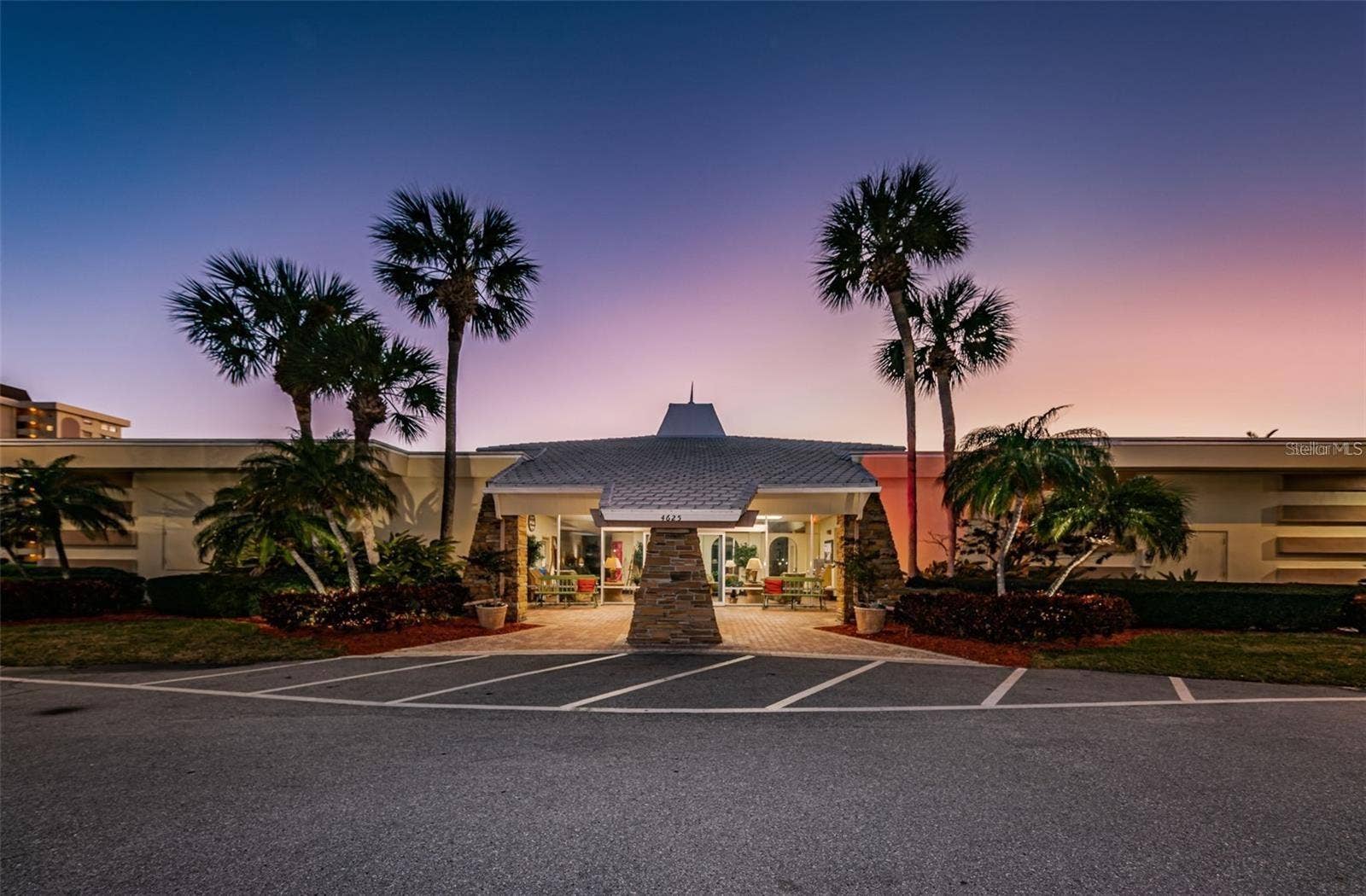 Clubhouse - completely renovated, more photos to come.