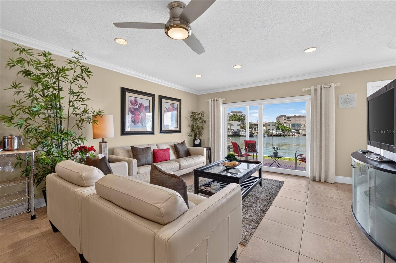 400 LARBOARD WAY, #106, Clearwater, FL 33767 Living room area
