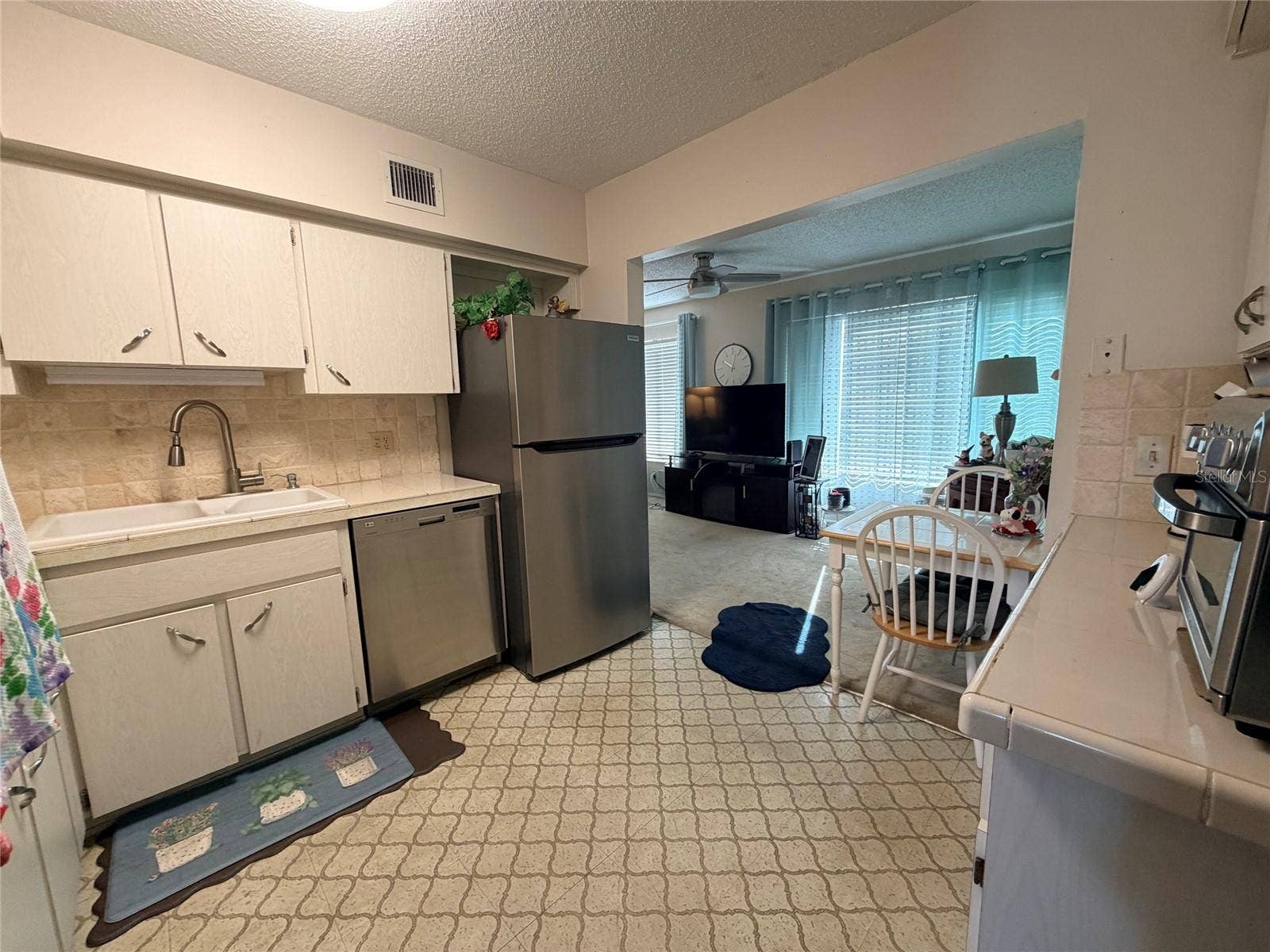 Kitchen w/Lots of Storage Coffee Bar Bonus