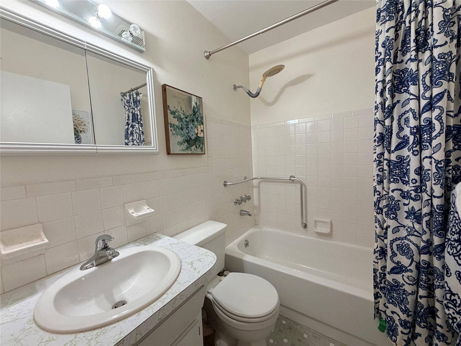 Guest Bathroom w/tub and grab handles