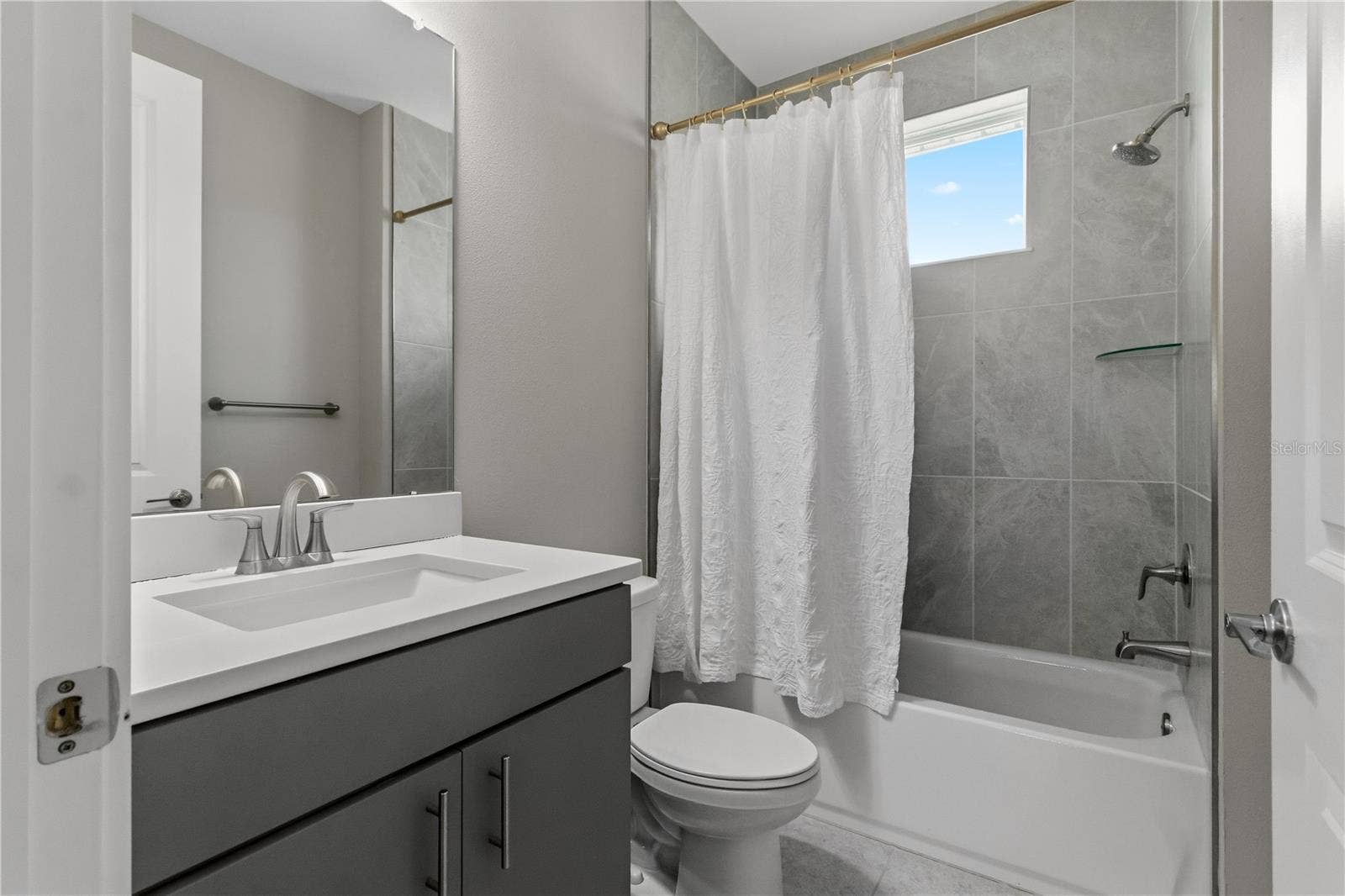 10770 TORCHWOOD SEA WAY, San Antonio, FL 33576 Full bathroom upstairs