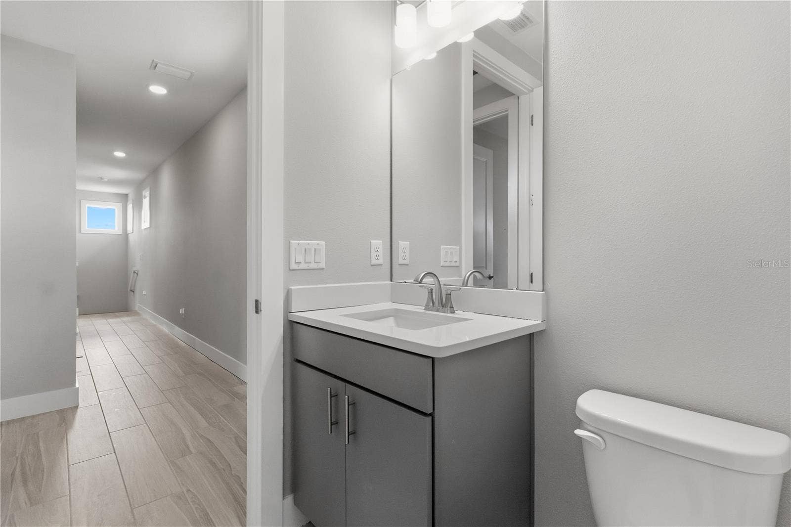 10770 TORCHWOOD SEA WAY, San Antonio, FL 33576 Full bathroom upstairs