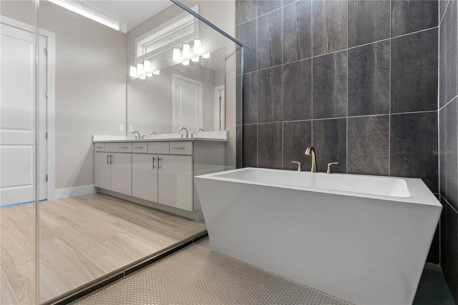 10770 TORCHWOOD SEA WAY, San Antonio, FL 33576 Primary Bathroom
