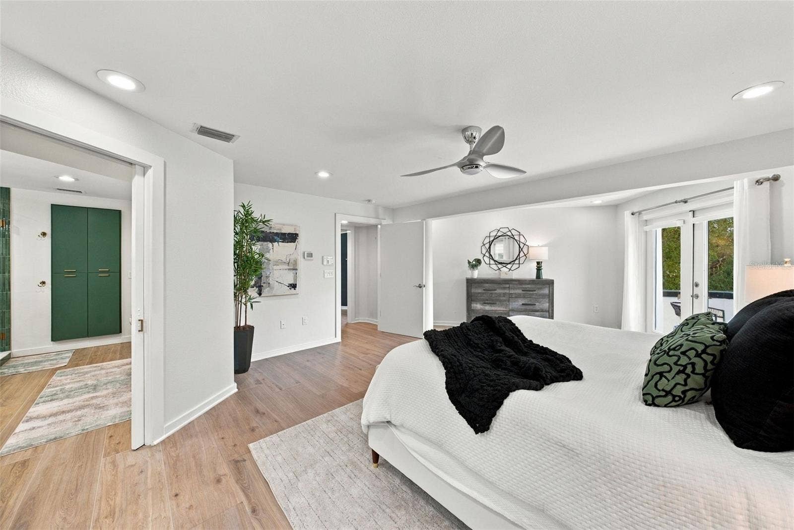 2703 W PRICE AVENUE, Tampa, FL 33611