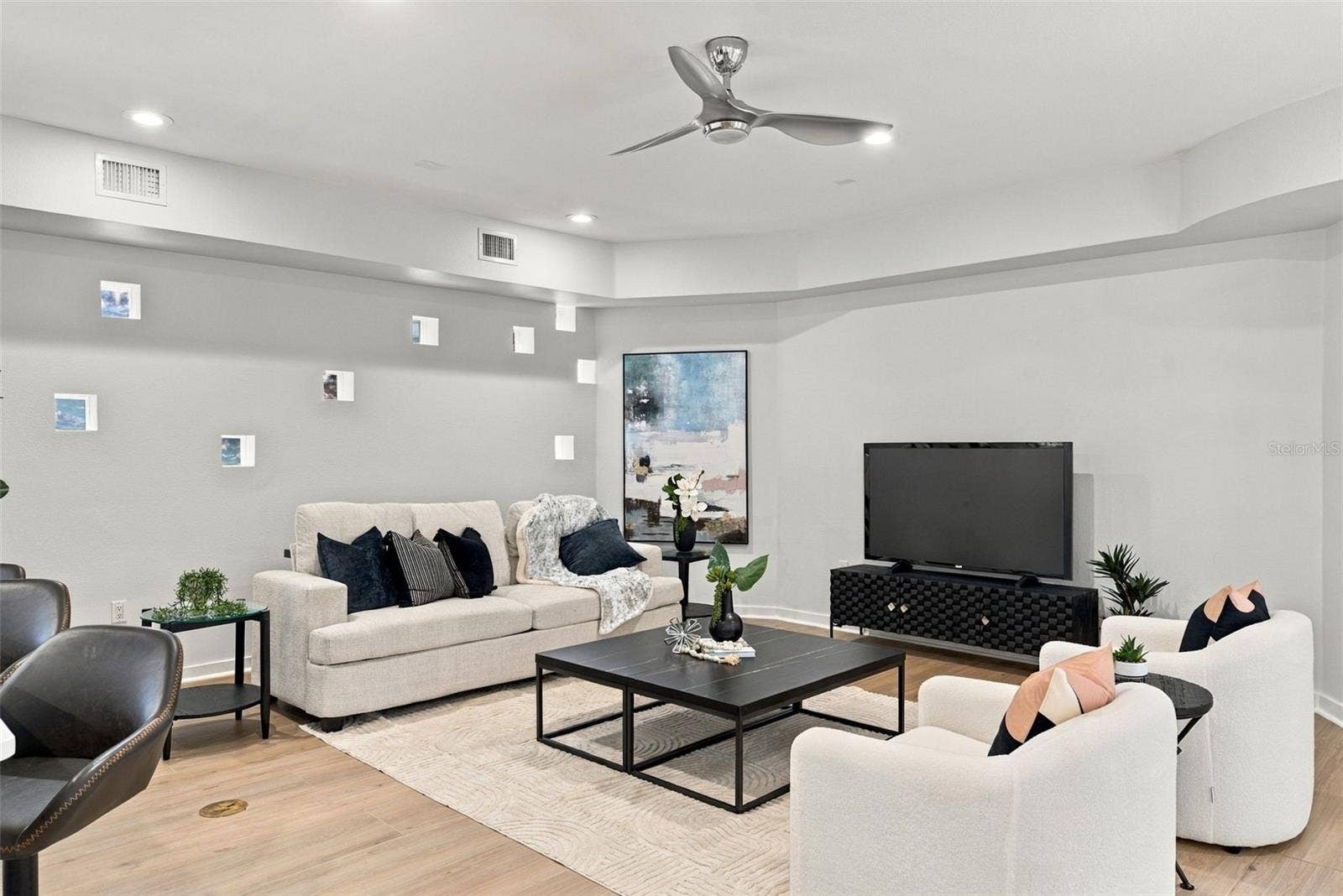 2703 W PRICE AVENUE, Tampa, FL 33611