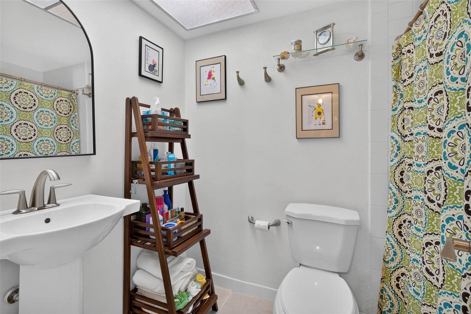 5095 BAY STREET NE, #104, St Petersburg, FL 33703 Ensuite bath