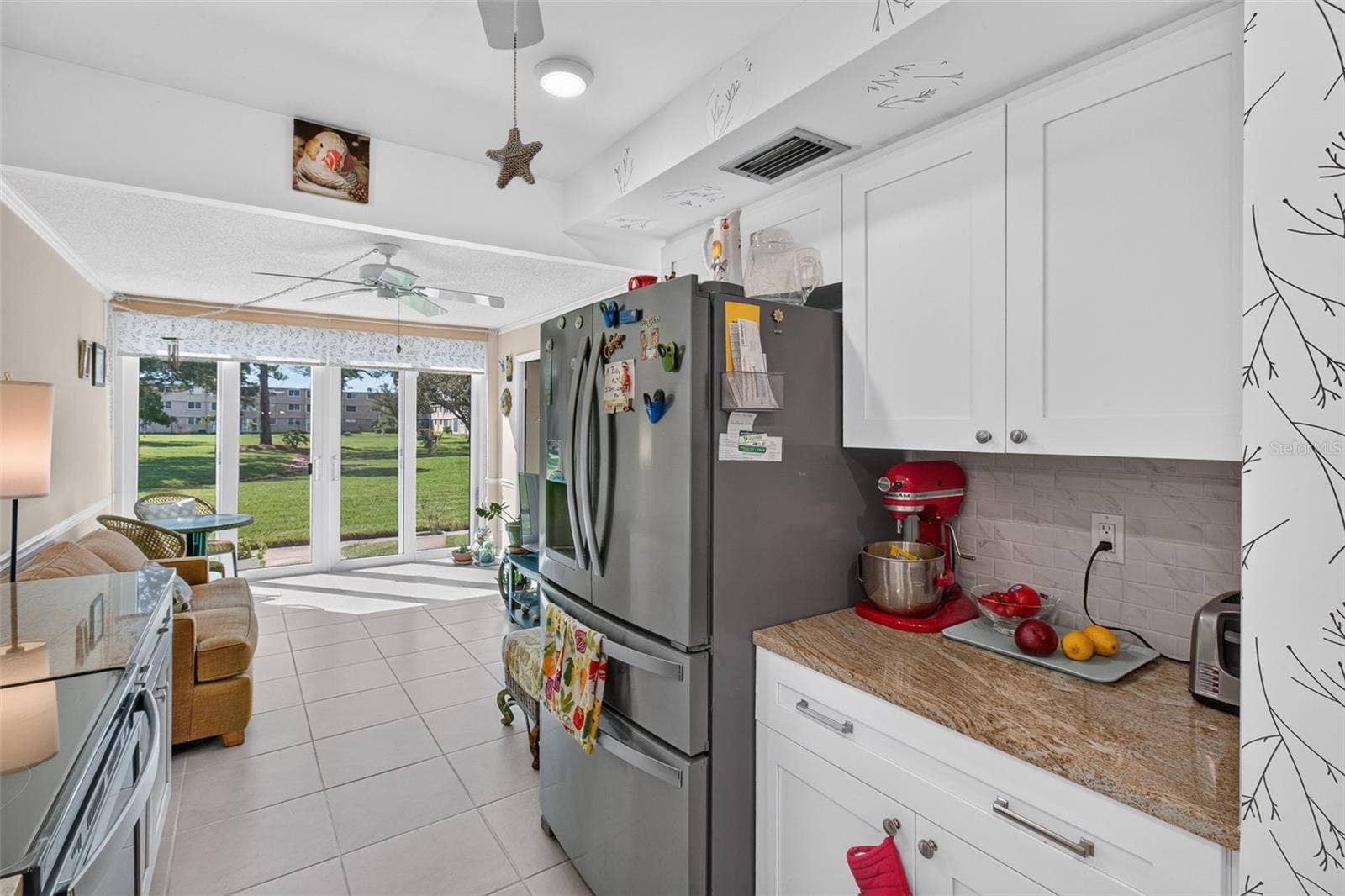 5095 BAY STREET NE, #104, St Petersburg, FL 33703 Plenty of counter space