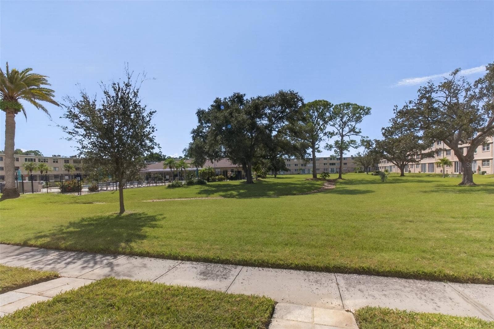 5095 BAY STREET NE, #104, St Petersburg, FL 33703 Courtyard view