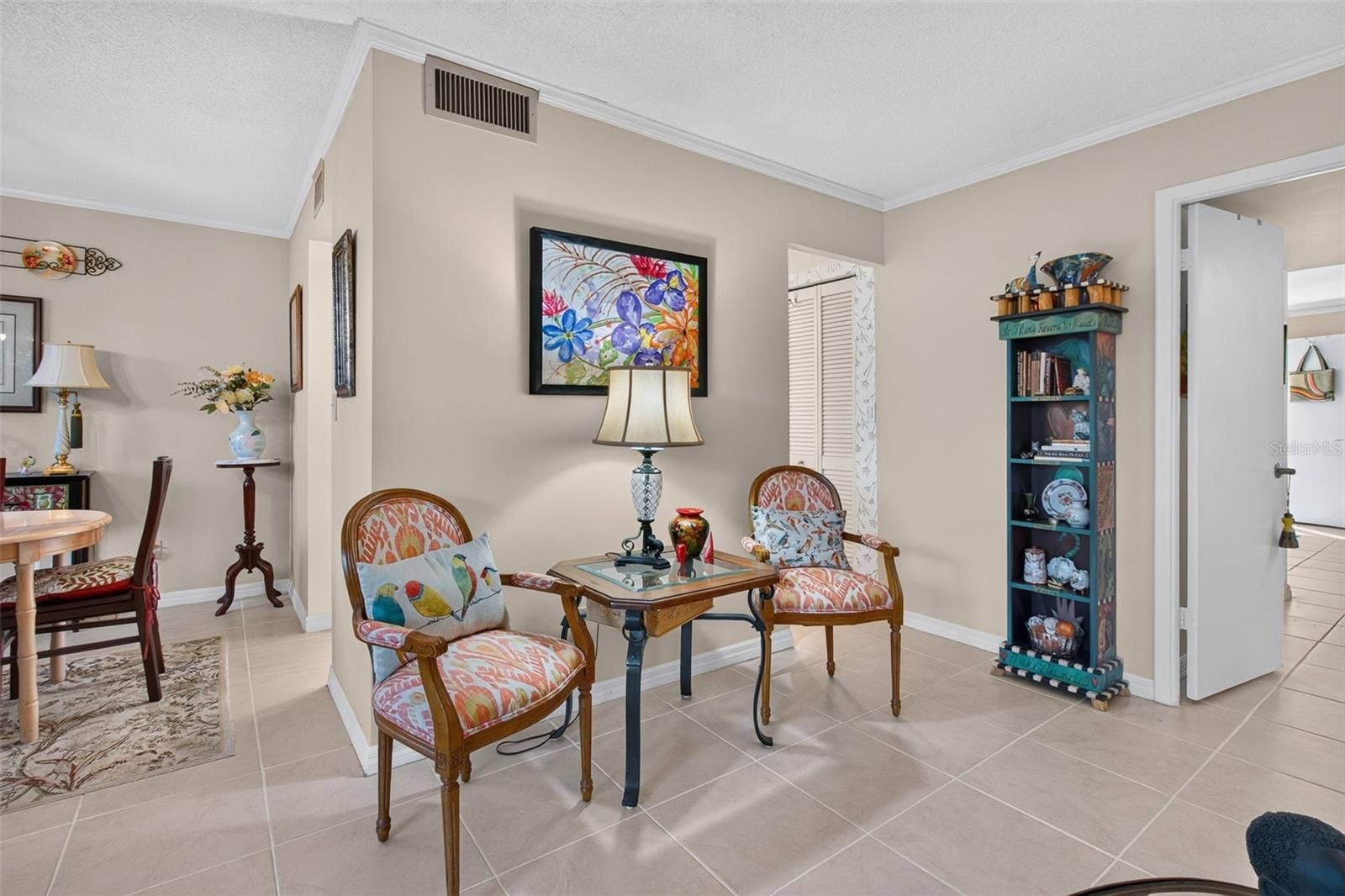 5095 BAY STREET NE, #104, St Petersburg, FL 33703 Neutral wall colors for any palette