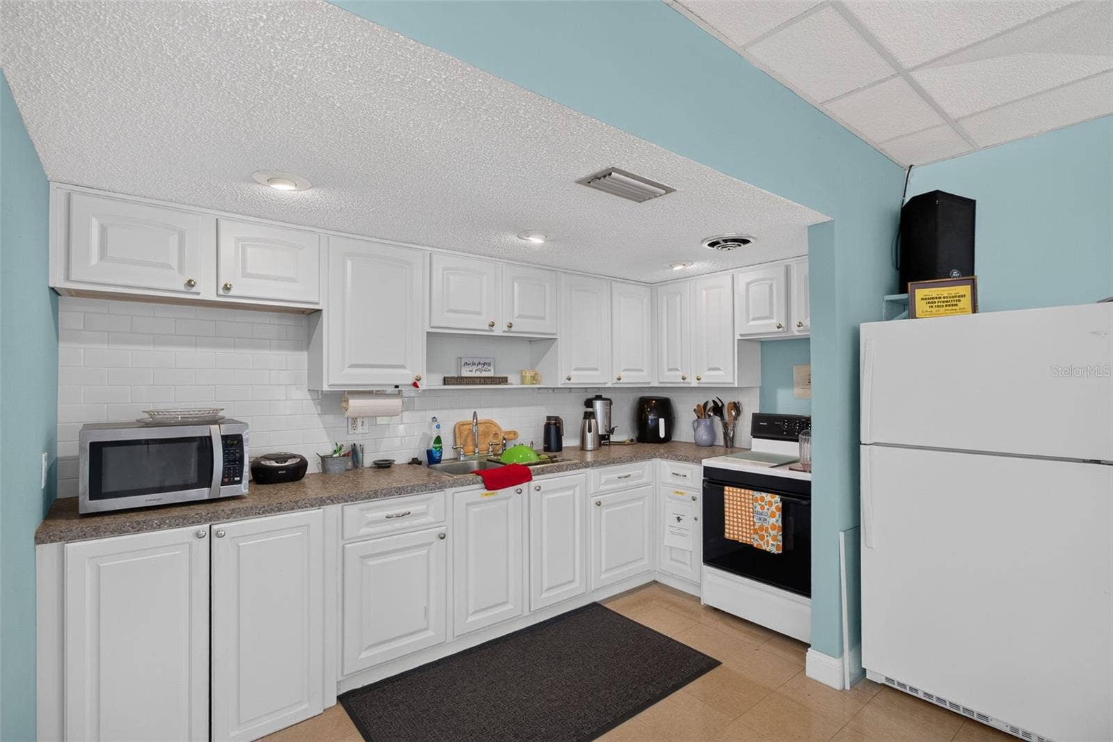 5095 BAY STREET NE, #104, St Petersburg, FL 33703 Clubhouse kitchen for parties