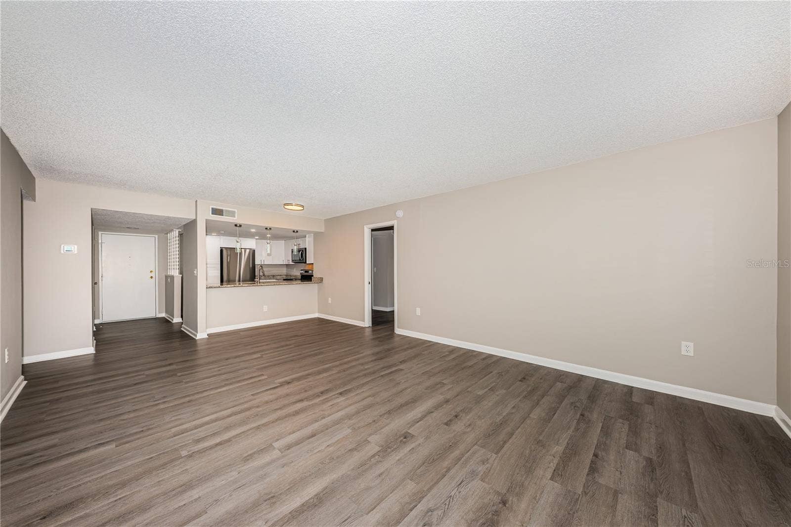 2591 COUNTRYSIDE BOULEVARD, #5106, Clearwater, FL 33761 Living Room