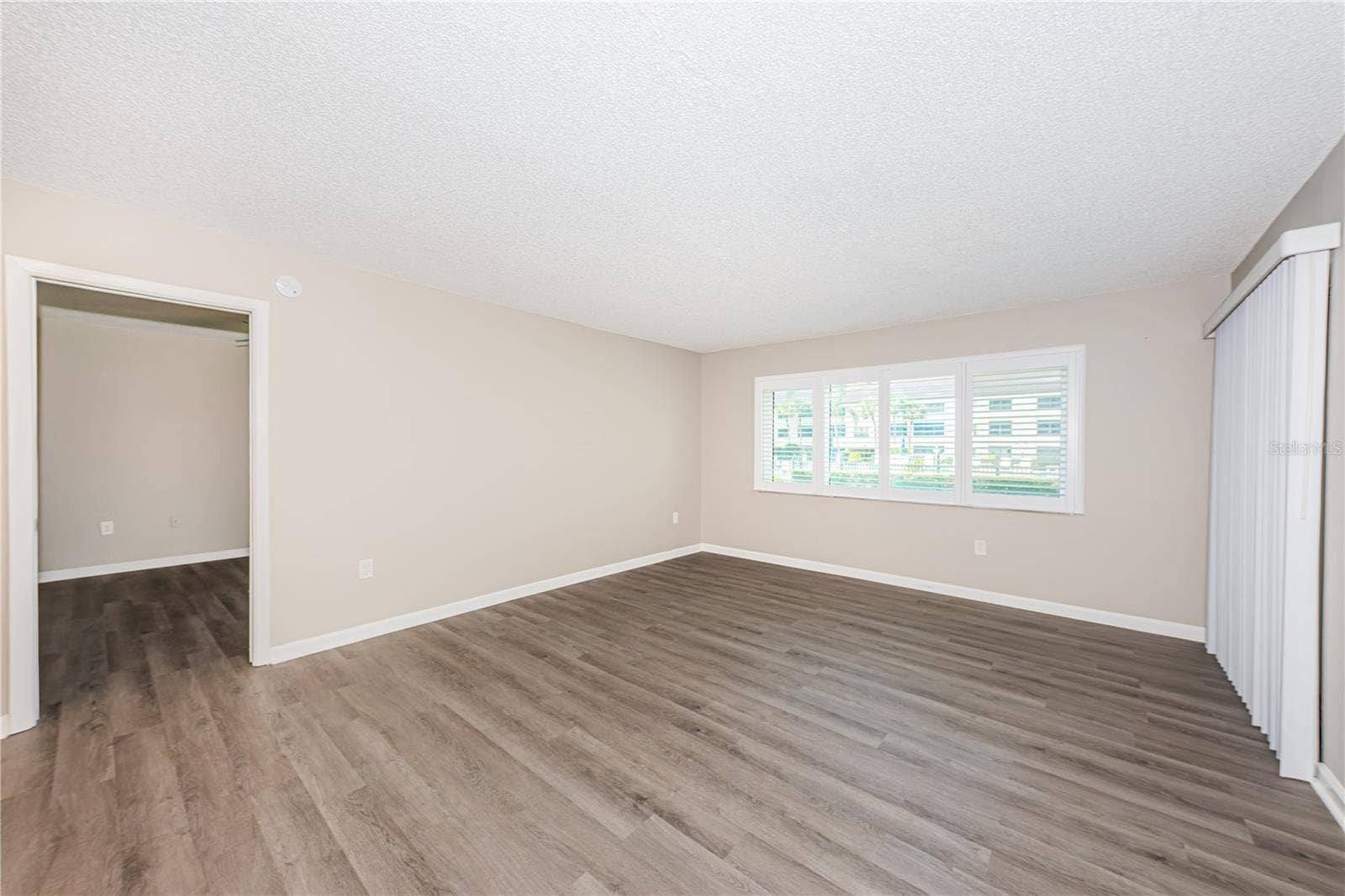 2591 COUNTRYSIDE BOULEVARD, #5106, Clearwater, FL 33761 Living Room