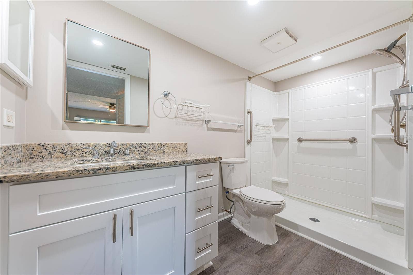 2591 COUNTRYSIDE BOULEVARD, #5106, Clearwater, FL 33761 Primary Bath