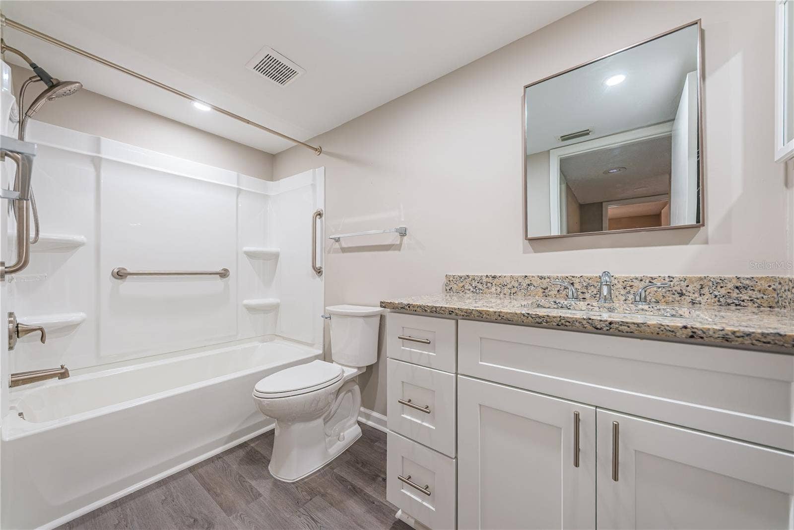 2591 COUNTRYSIDE BOULEVARD, #5106, Clearwater, FL 33761 Guest Bath