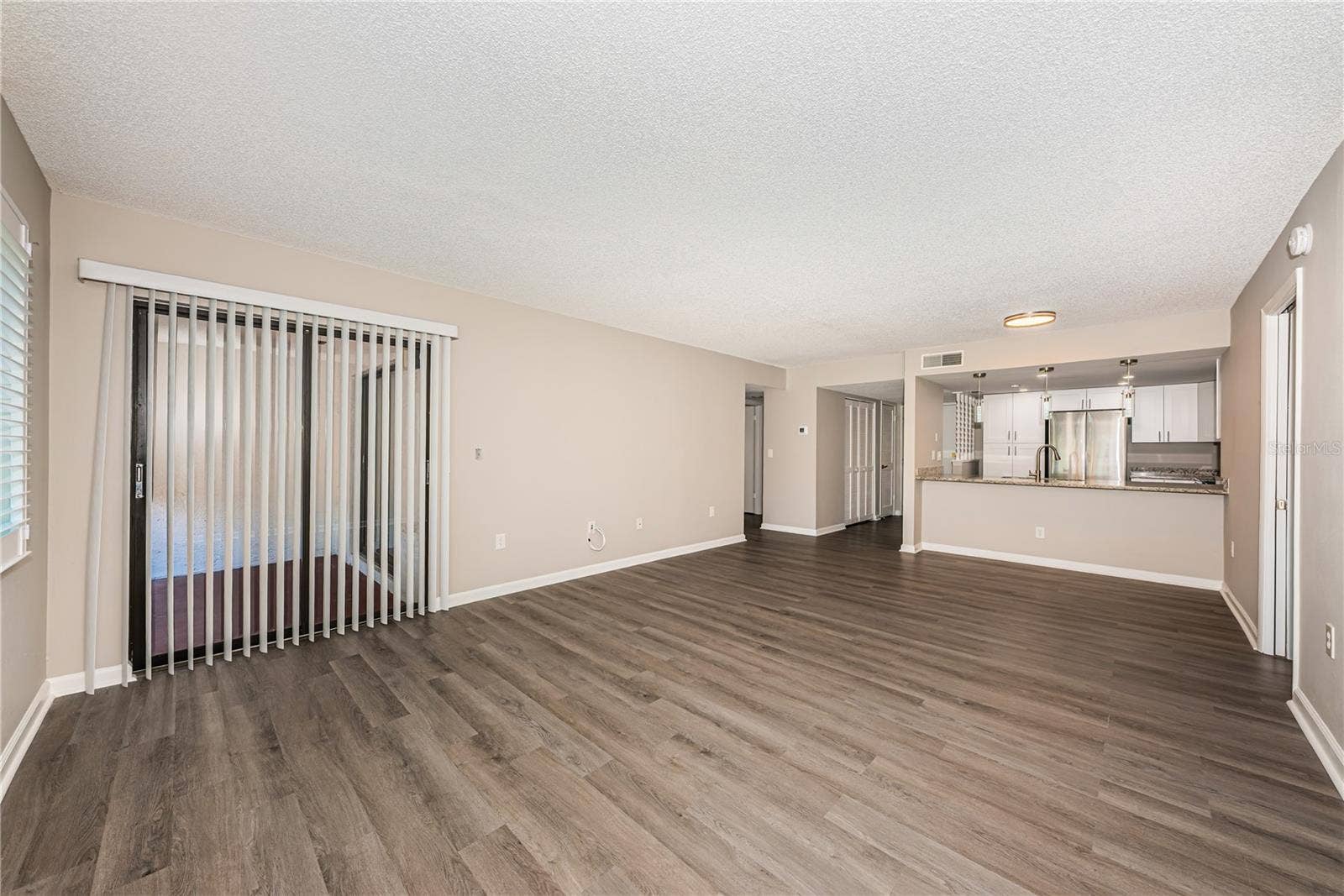 2591 COUNTRYSIDE BOULEVARD, #5106, Clearwater, FL 33761 Living Room