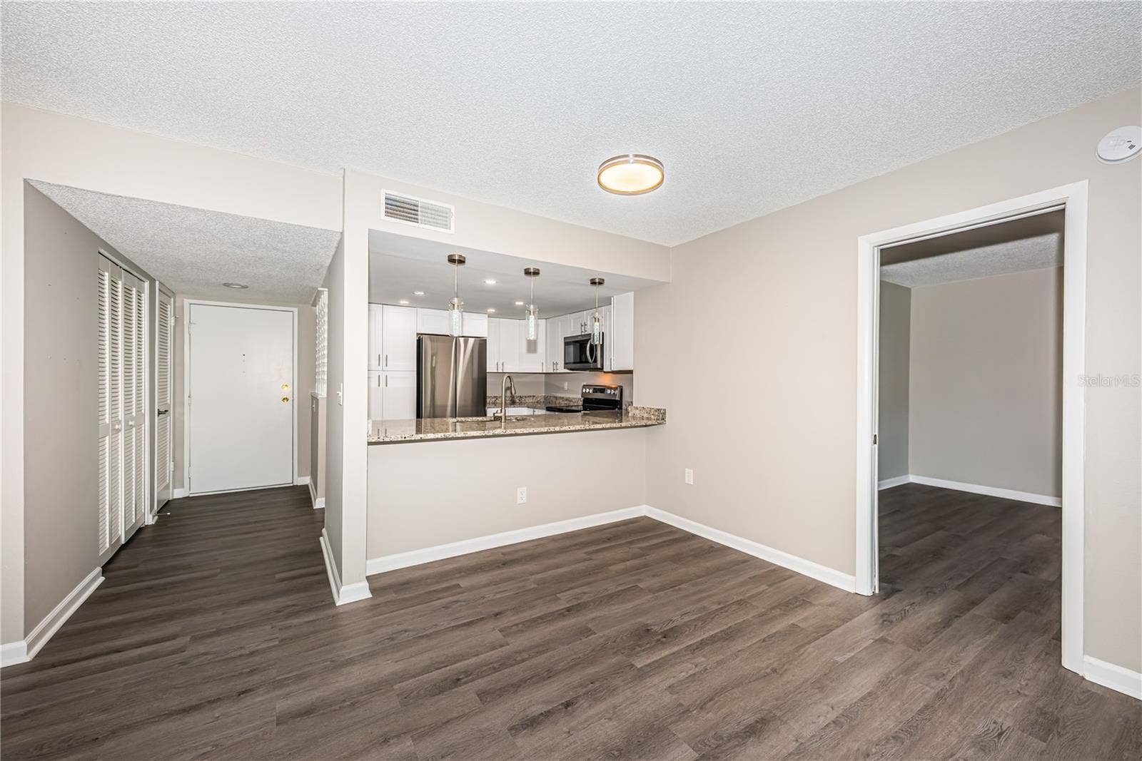 2591 COUNTRYSIDE BOULEVARD, #5106, Clearwater, FL 33761 Living Room