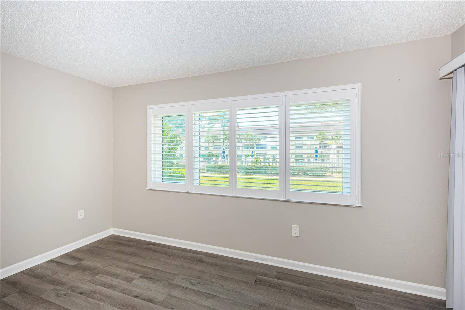 2591 COUNTRYSIDE BOULEVARD, #5106, Clearwater, FL 33761 Living Room