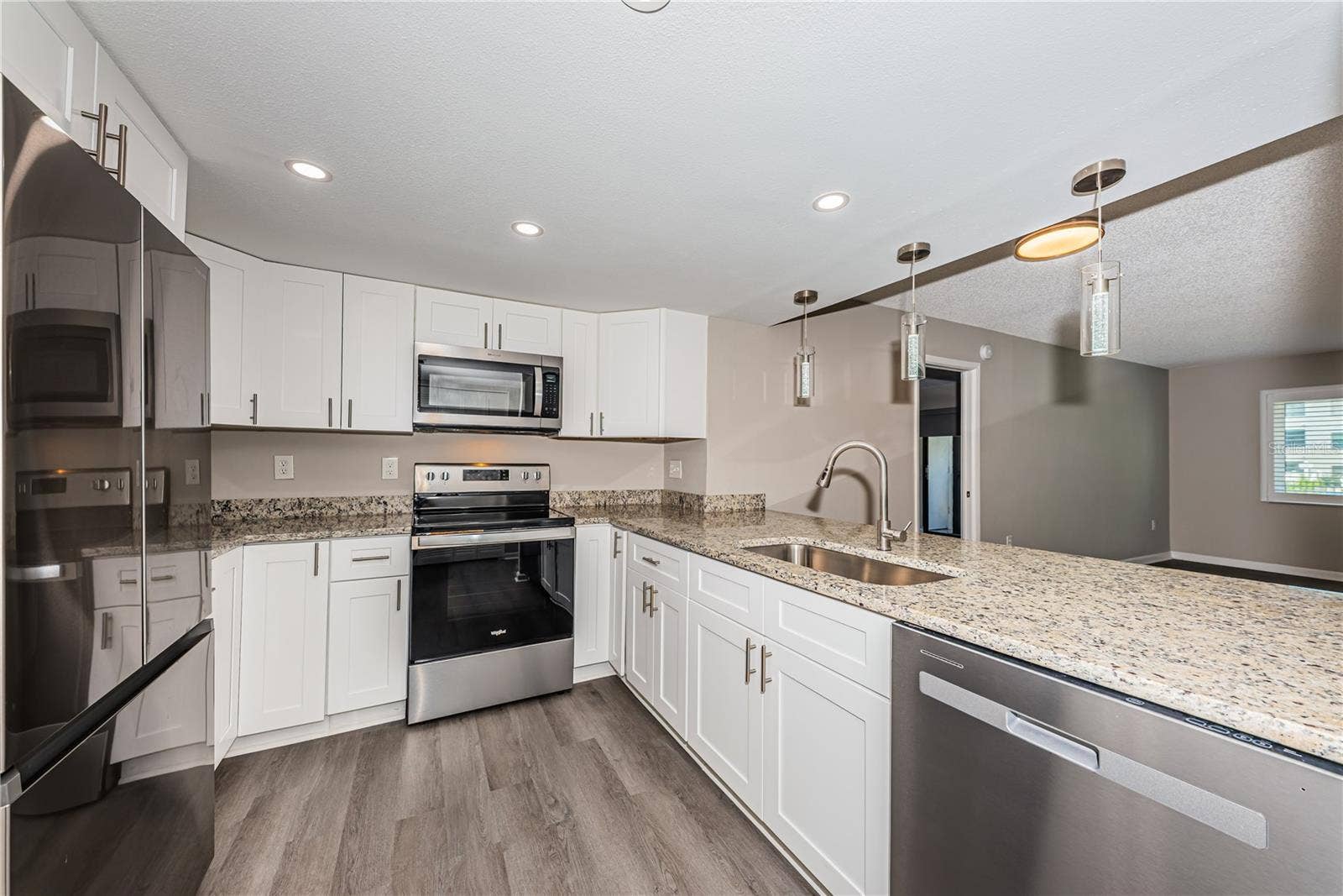 2591 COUNTRYSIDE BOULEVARD, #5106, Clearwater, FL 33761 Kitchen