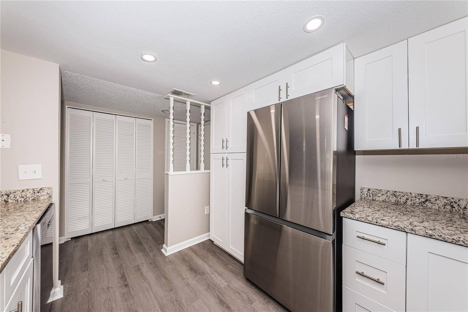 2591 COUNTRYSIDE BOULEVARD, #5106, Clearwater, FL 33761 Kitchen
