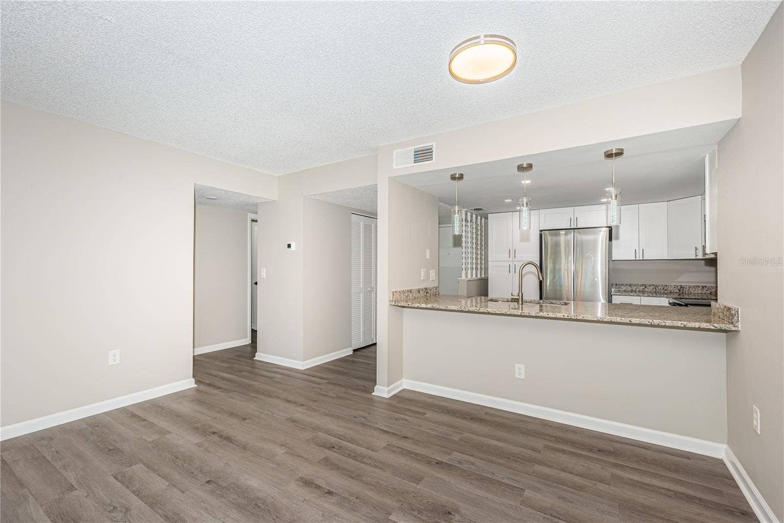 2591 COUNTRYSIDE BOULEVARD, #5106, Clearwater, FL 33761 Living Room