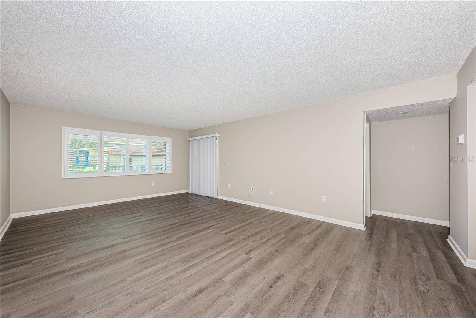 2591 COUNTRYSIDE BOULEVARD, #5106, Clearwater, FL 33761 Living Room