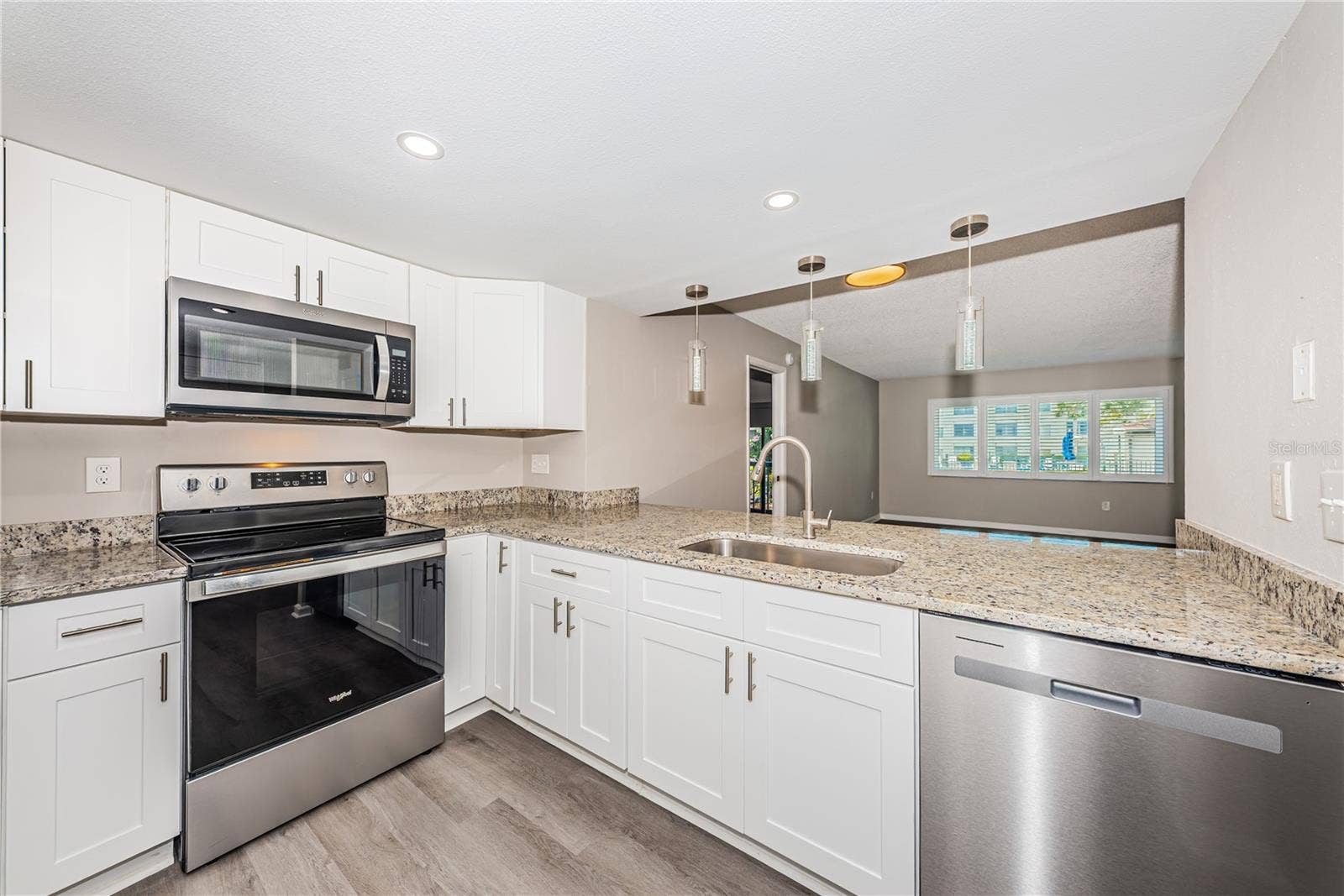 2591 COUNTRYSIDE BOULEVARD, #5106, Clearwater, FL 33761 Kitchen