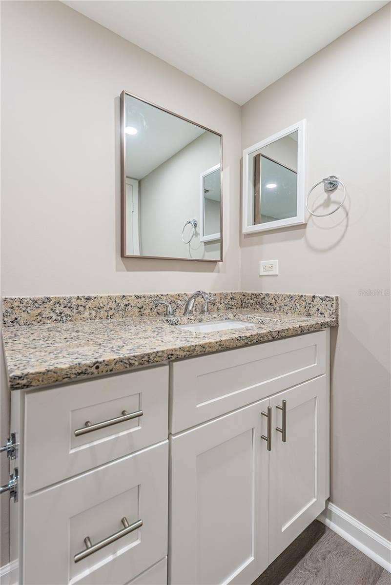 2591 COUNTRYSIDE BOULEVARD, #5106, Clearwater, FL 33761 Guest Bath