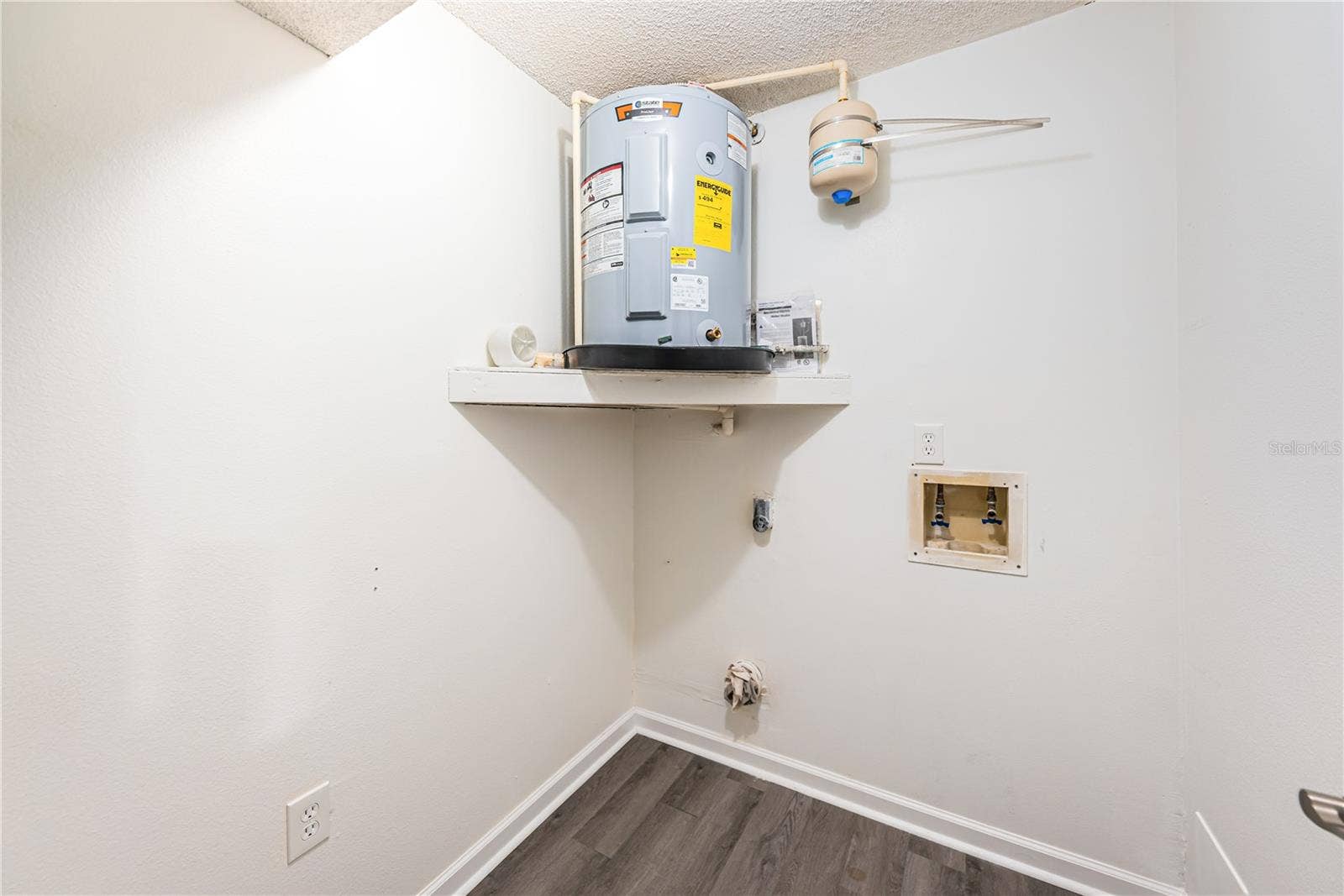 2591 COUNTRYSIDE BOULEVARD, #5106, Clearwater, FL 33761 Laundry Room