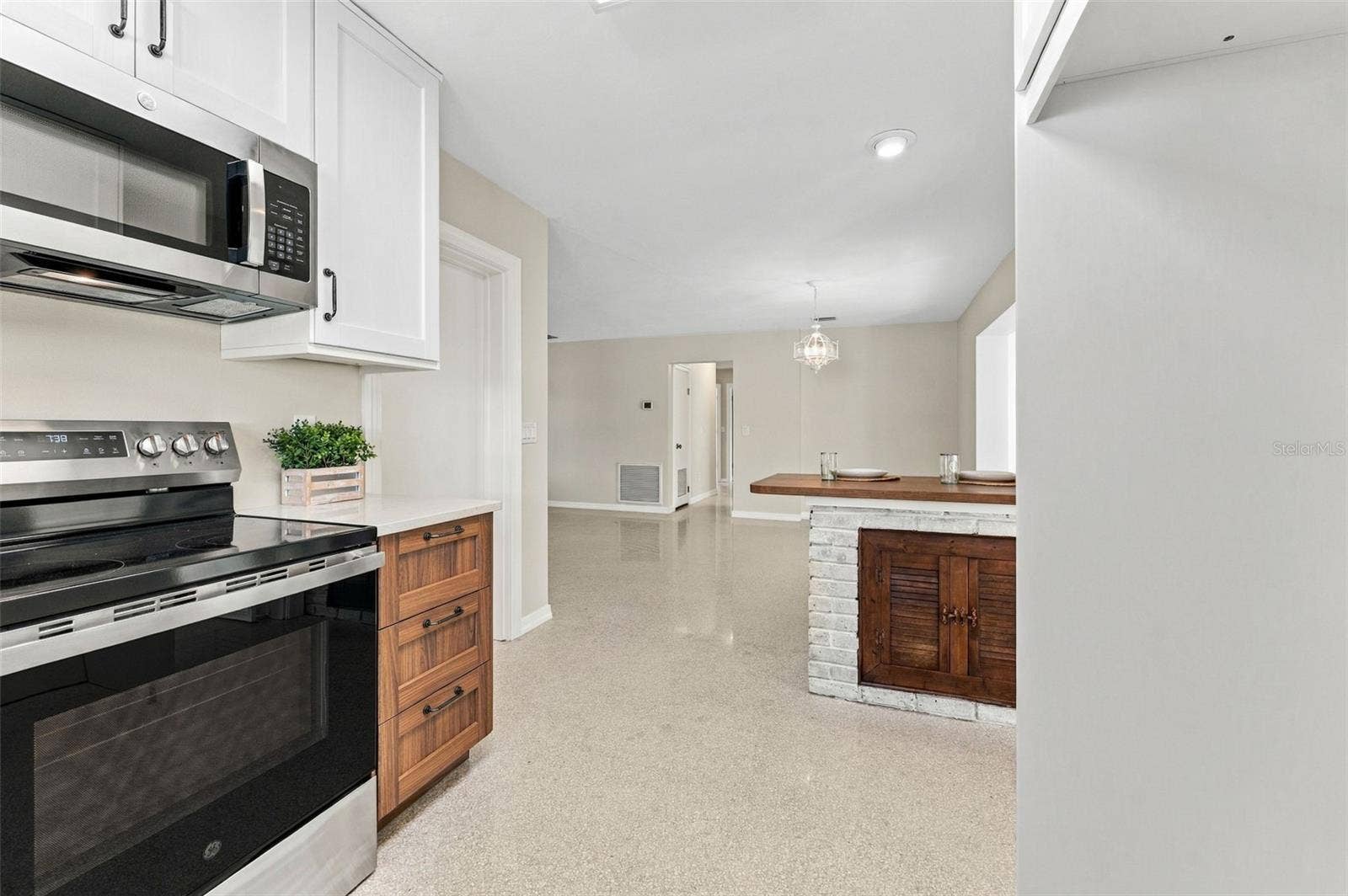 2116 W MINNEHAHA STREET, Tampa, FL 33604 2116 W MINNEHAHA STREET, Tampa, FL 33604