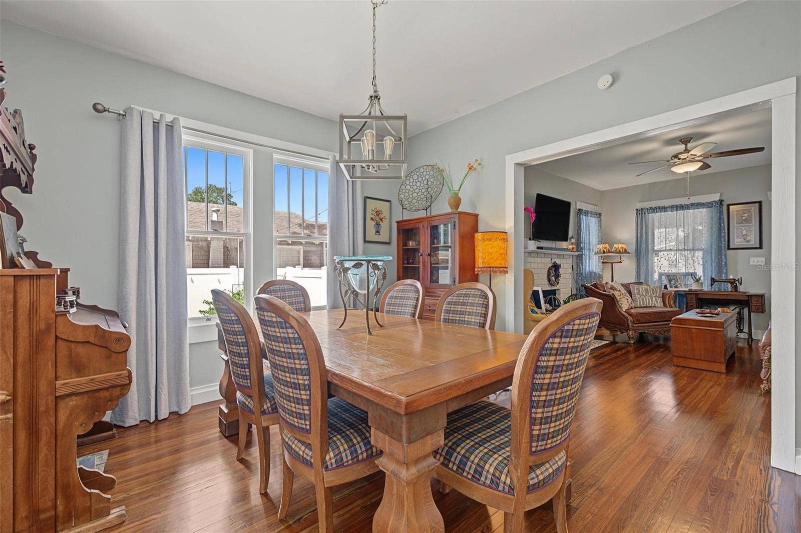 809 E FLORA STREET, Tampa, FL 33604 Beautiful Hardwood Floors