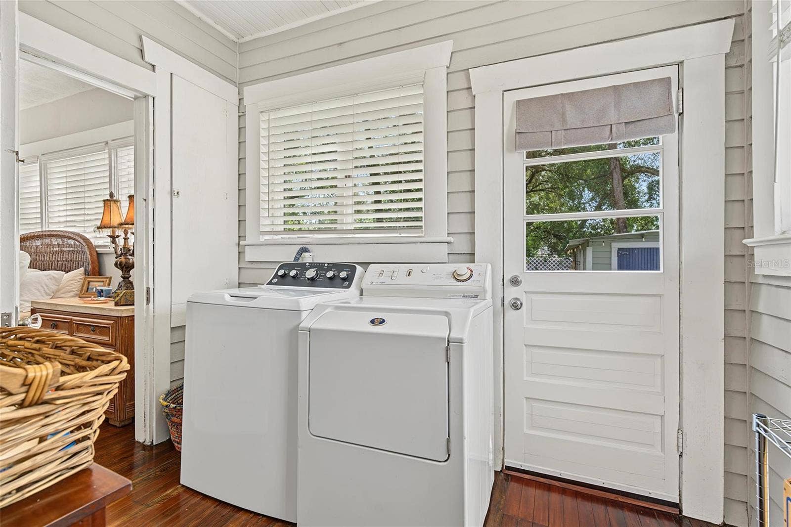 809 E FLORA STREET, Tampa, FL 33604 Laundry Room