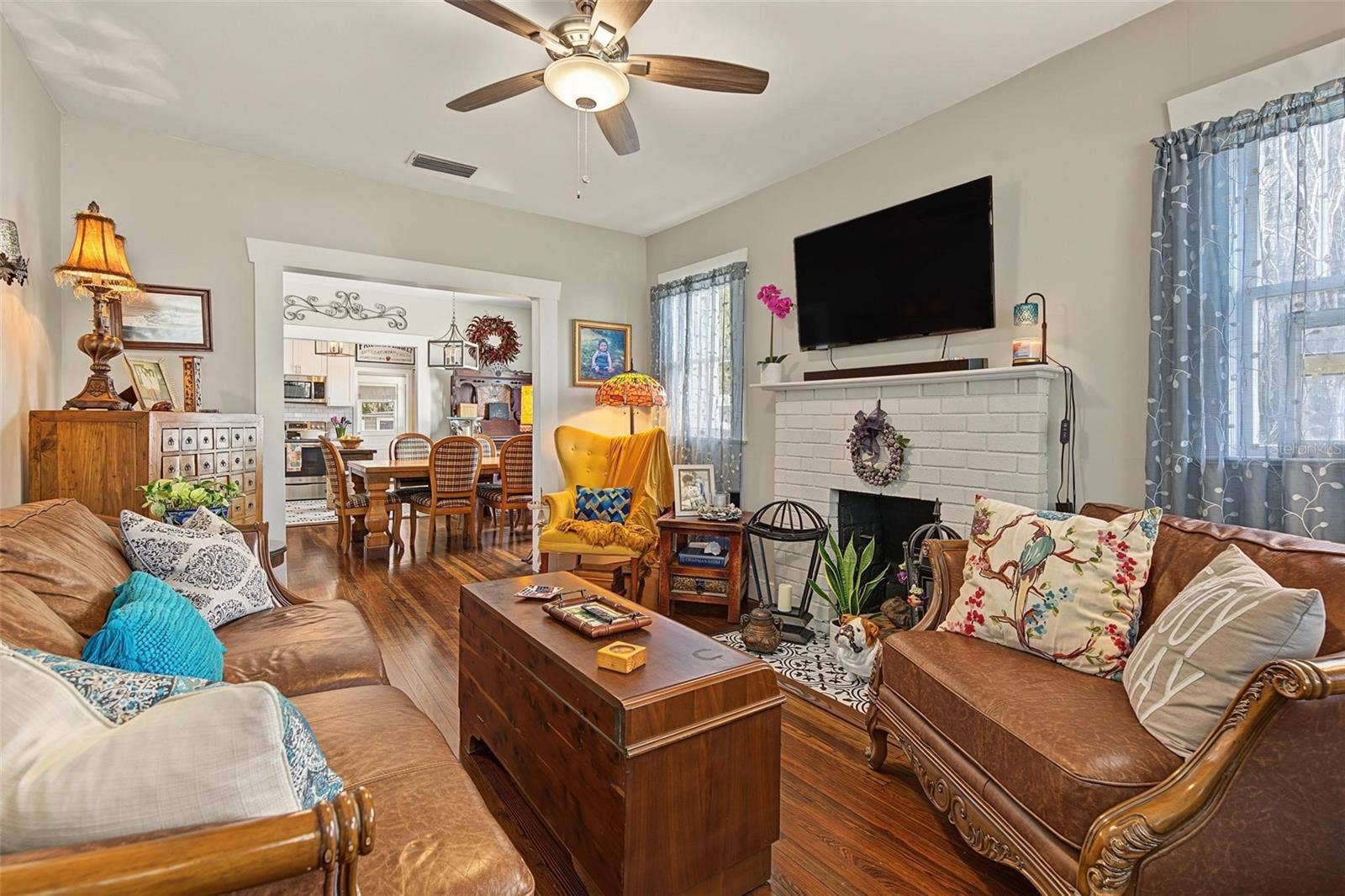 809 E FLORA STREET, Tampa, FL 33604 Living Room