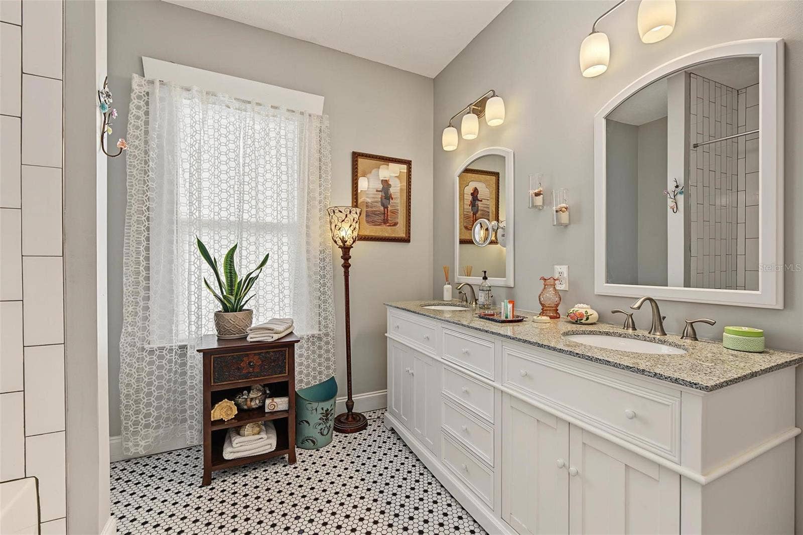 809 E FLORA STREET, Tampa, FL 33604 Primary Bathroom