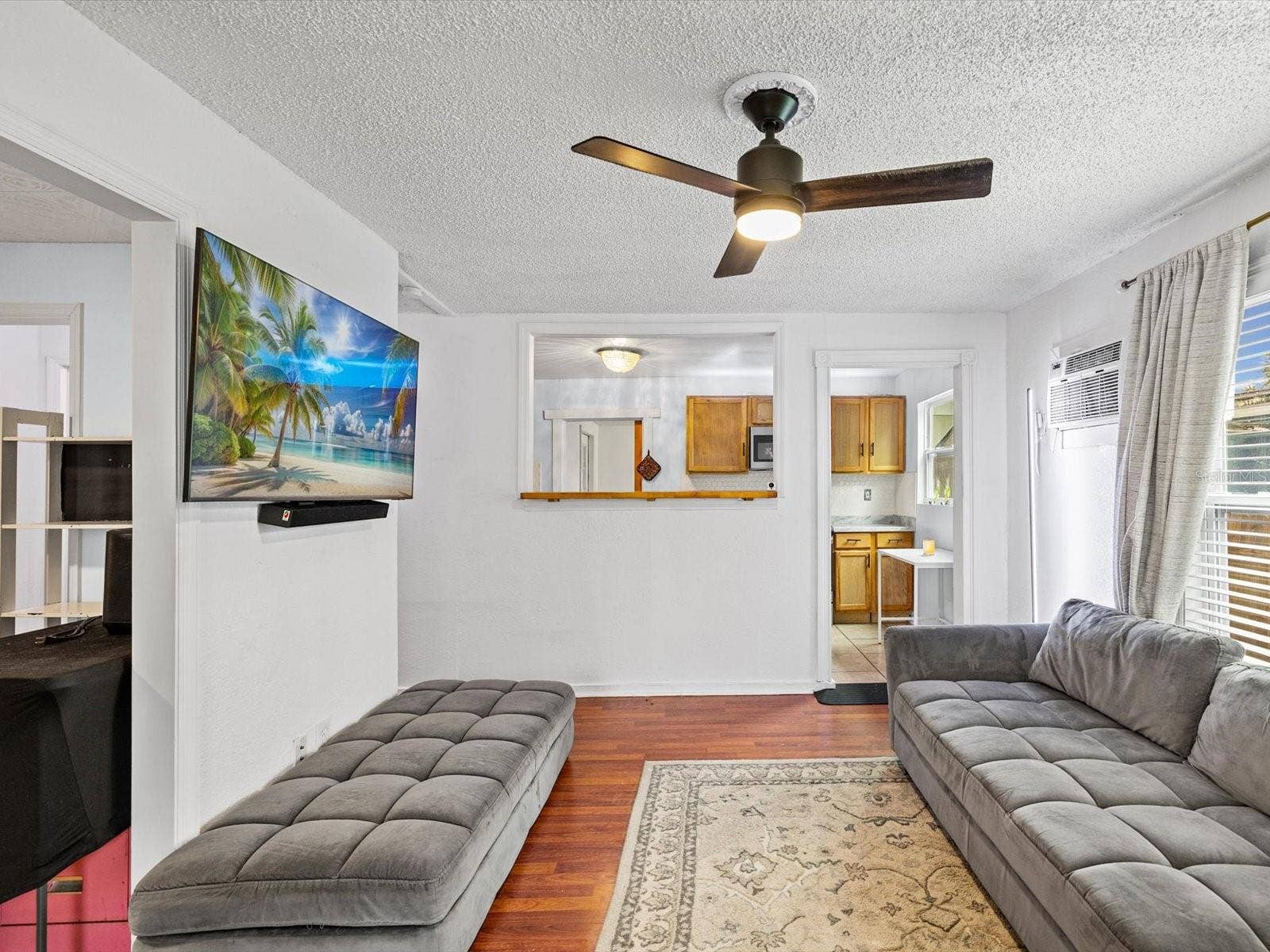 910 E ESKIMO AVENUE, Tampa, FL 33604 910 E ESKIMO AVENUE, Tampa, FL 33604