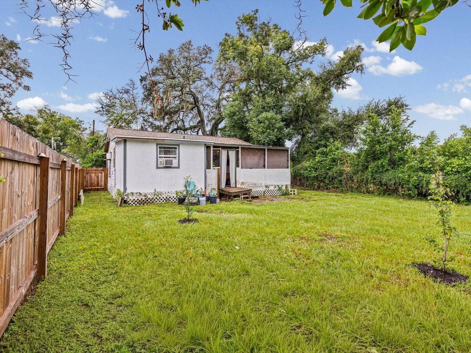 910 E ESKIMO AVENUE, Tampa, FL 33604 910 E ESKIMO AVENUE, Tampa, FL 33604