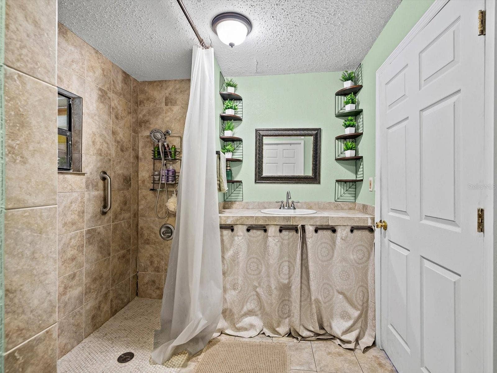 910 E ESKIMO AVENUE, Tampa, FL 33604 910 E ESKIMO AVENUE, Tampa, FL 33604