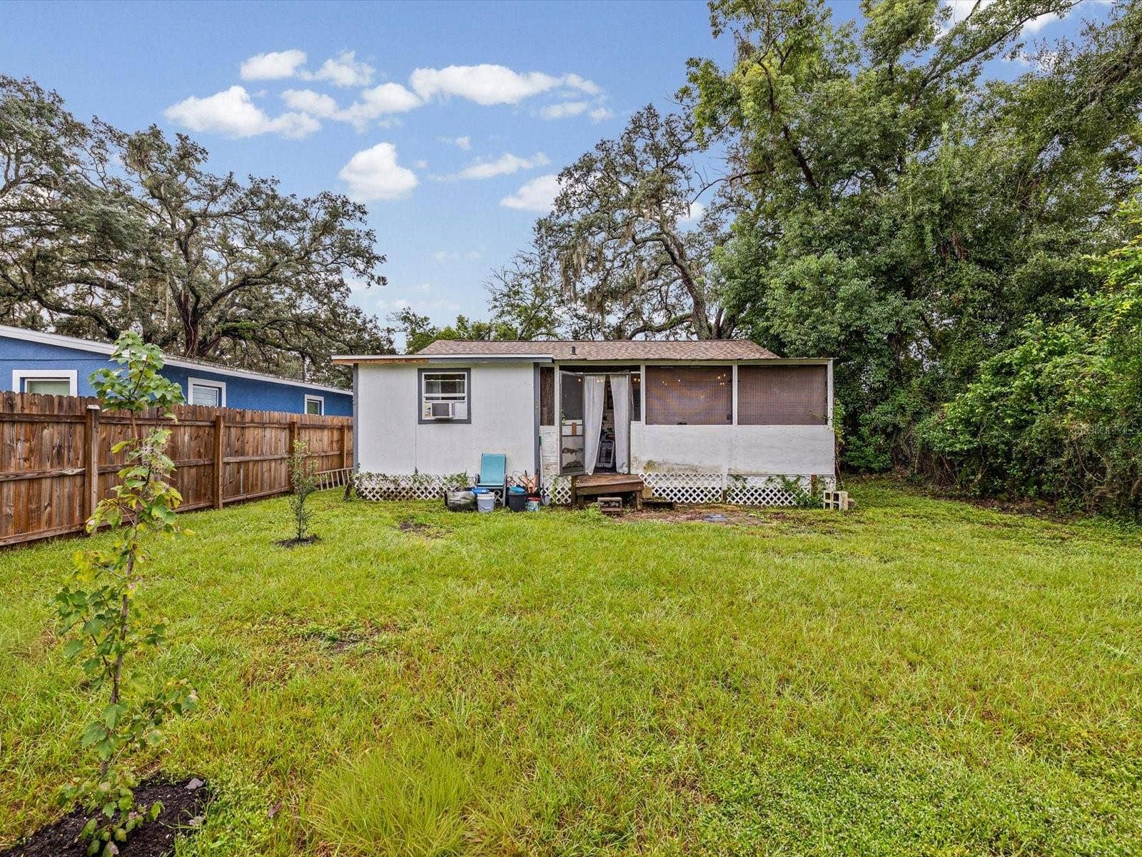 910 E ESKIMO AVENUE, Tampa, FL 33604 910 E ESKIMO AVENUE, Tampa, FL 33604