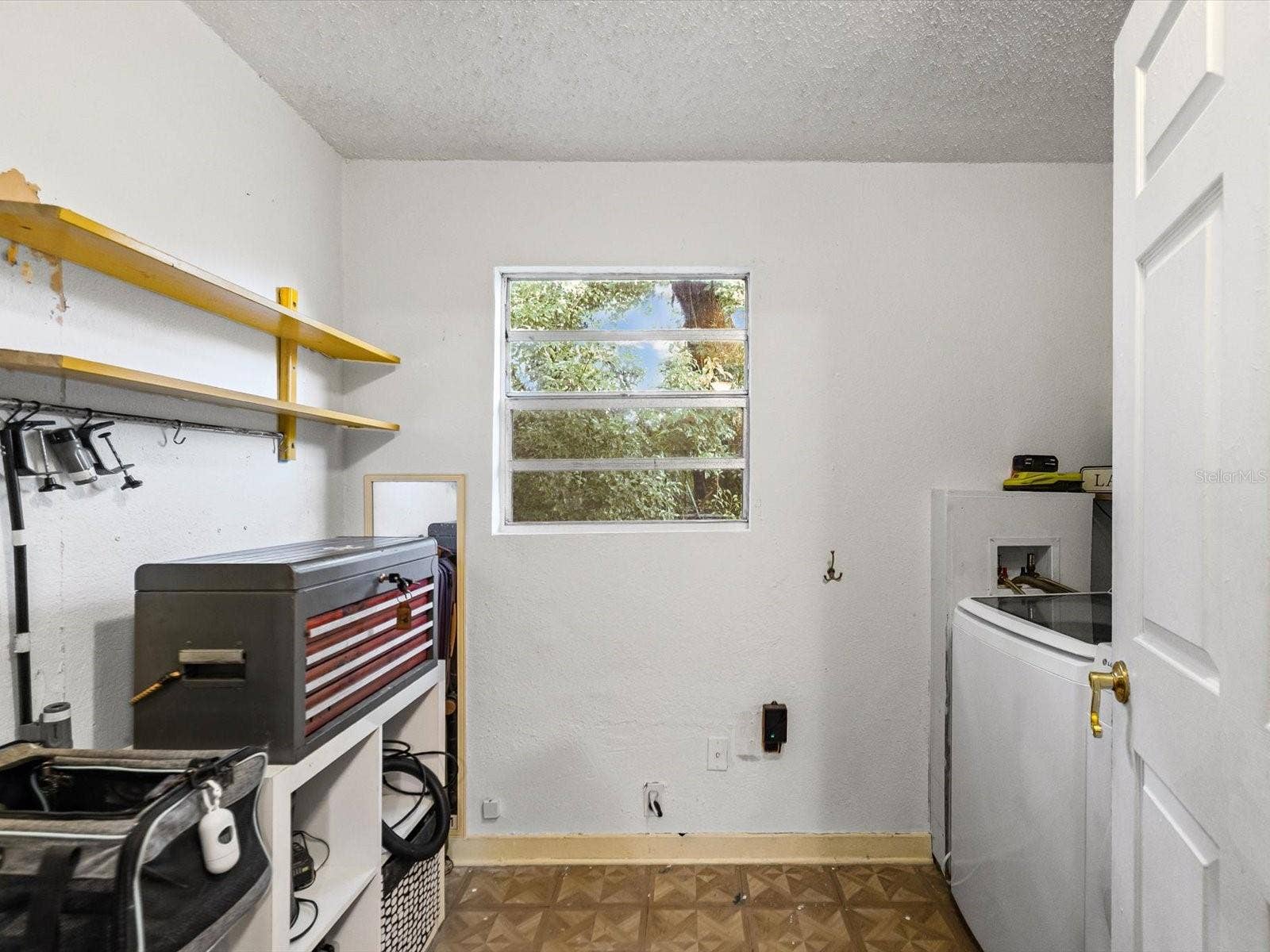 910 E ESKIMO AVENUE, Tampa, FL 33604 910 E ESKIMO AVENUE, Tampa, FL 33604