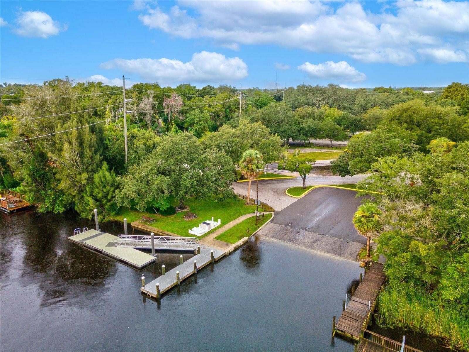 910 E ESKIMO AVENUE, Tampa, FL 33604 910 E ESKIMO AVENUE, Tampa, FL 33604