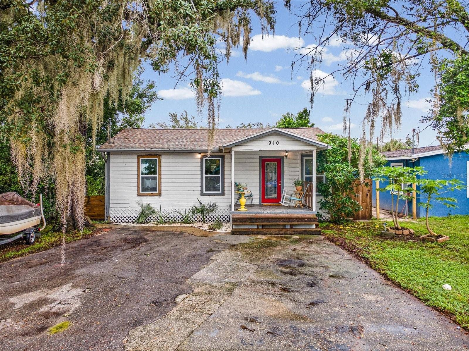 910 E ESKIMO AVENUE, Tampa, FL 33604 910 E ESKIMO AVENUE, Tampa, FL 33604